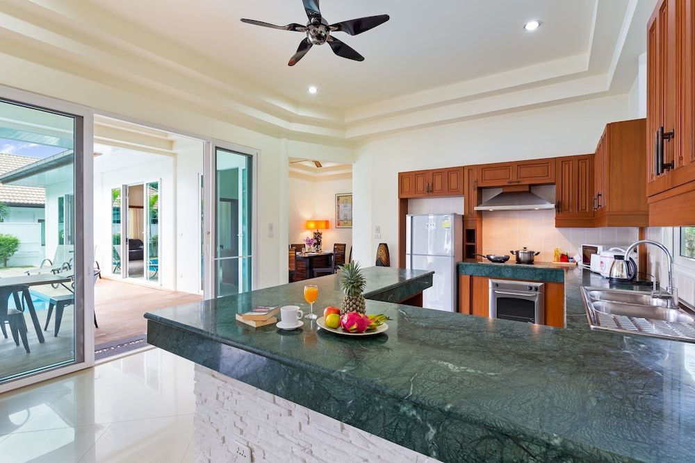 Villa Bright Star 4-Bedroom Villa with Private Pool 10