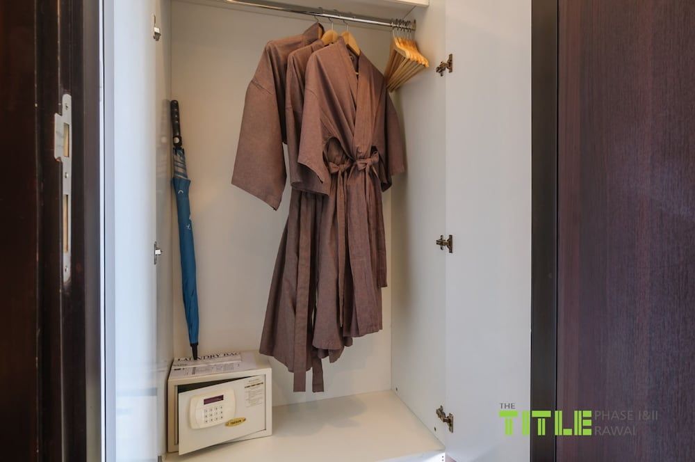 The Title East Wing by Trips Phuket Superior Room, Non Smoking, Refrigerator & Microwave 4