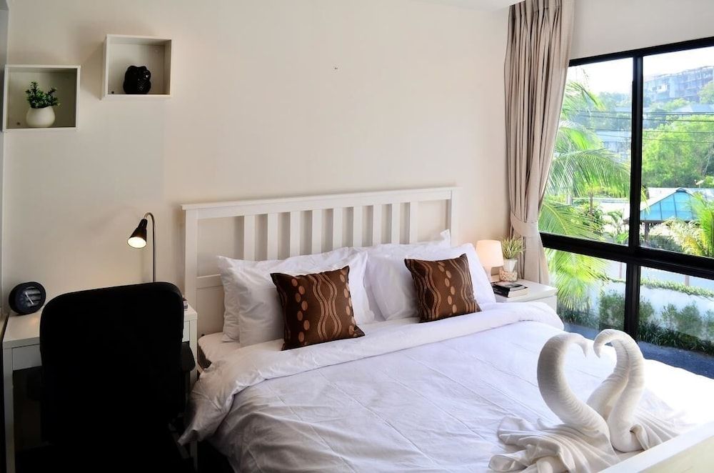 The Title East Wing by Trips Phuket Deluxe Room 2