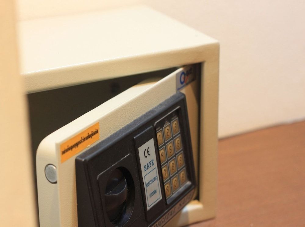 Coconut Grove Boutique Hotel Signature Bungalow, Kitchen, Poolside 12