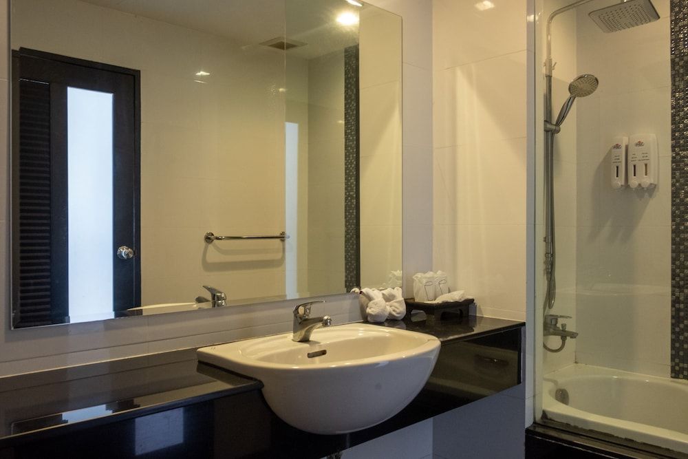 Rawai Paradise Deluxe Room, Sea View 5