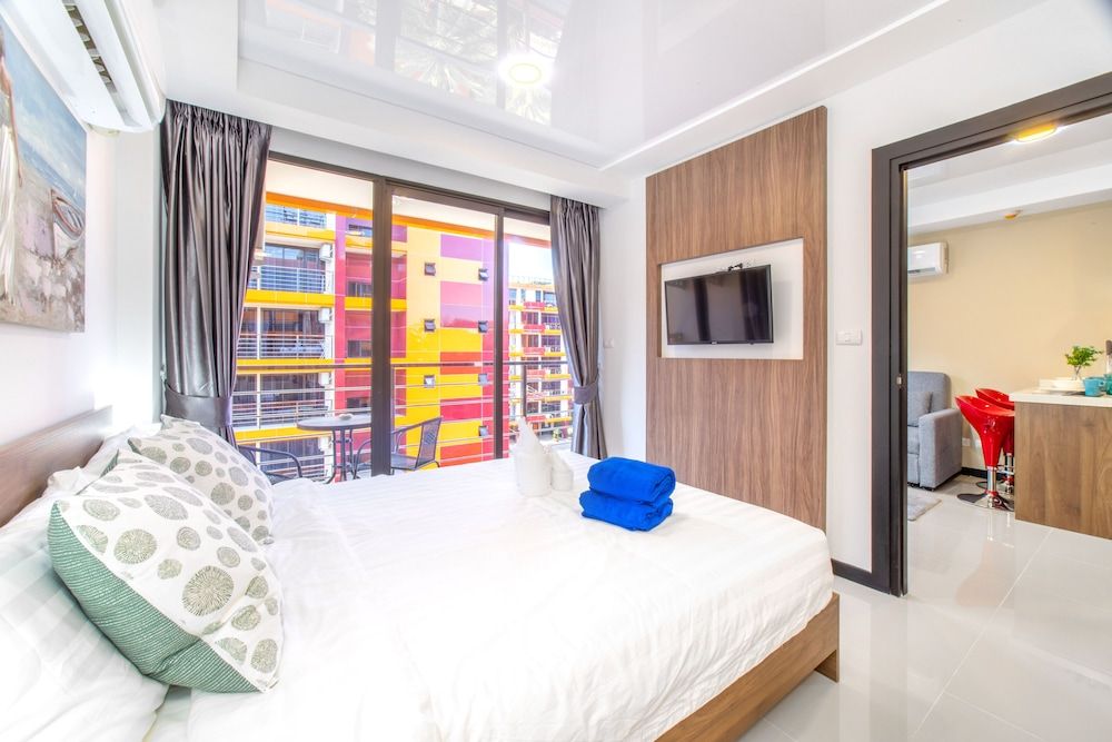 Naiharn Sea Apartment Comfort Apartment, 1 King Bed, Non Smoking, Mountain View 4