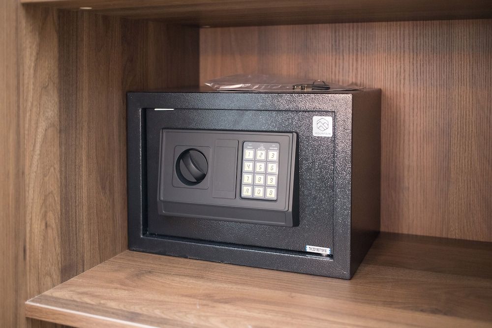 Naiharn Sea Apartment Comfort Apartment, 1 King Bed, Non Smoking, Mountain View 14