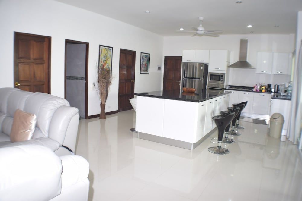 undefined Very Large Villa Suitable for a Large Group up to 10 People or Even 2 Families 4