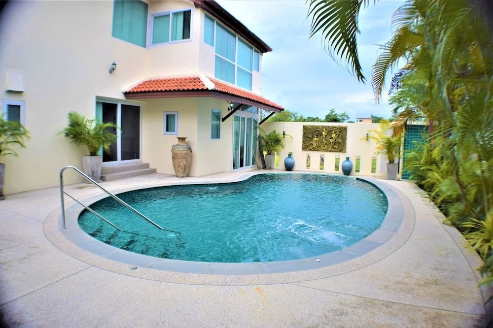 undefined Very Large Villa Suitable for a Large Group up to 10 People or Even 2 Families 8