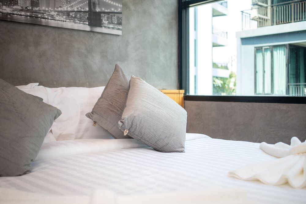 Naiharn Windy by Space Basic Studio, 1 Queen Bed 3