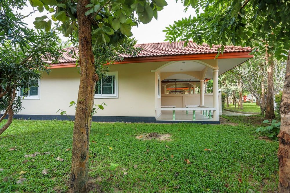 undefined Lovely House With Access to Large Swimming Pool and Near Chalong Pier 4