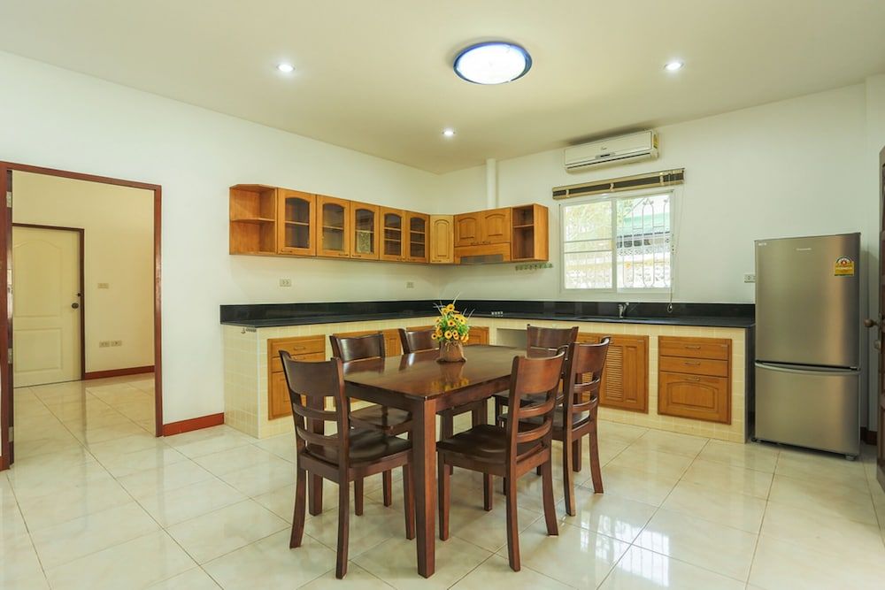 undefined Lovely House With Access to Large Swimming Pool and Near Chalong Pier 8