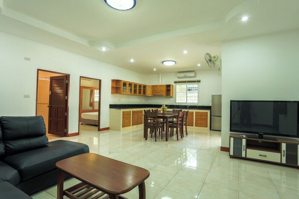 undefined Lovely House With Access to Large Swimming Pool and Near Chalong Pier 10