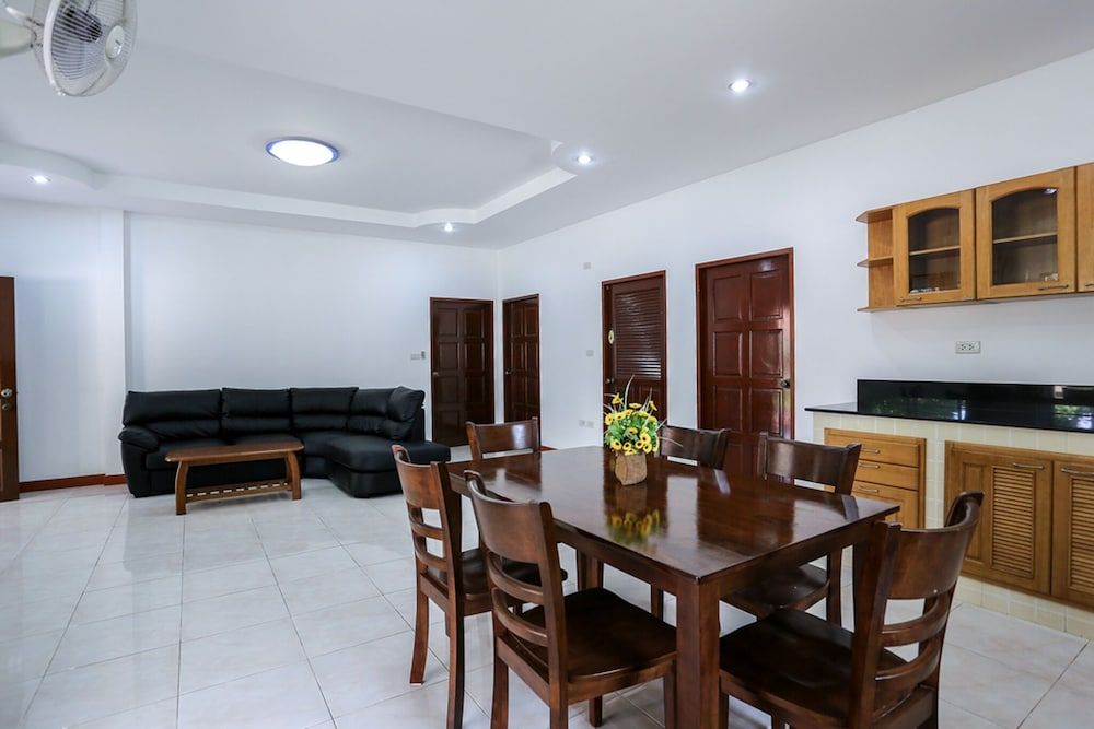 undefined Lovely House With Access to Large Swimming Pool and Near Chalong Pier 7