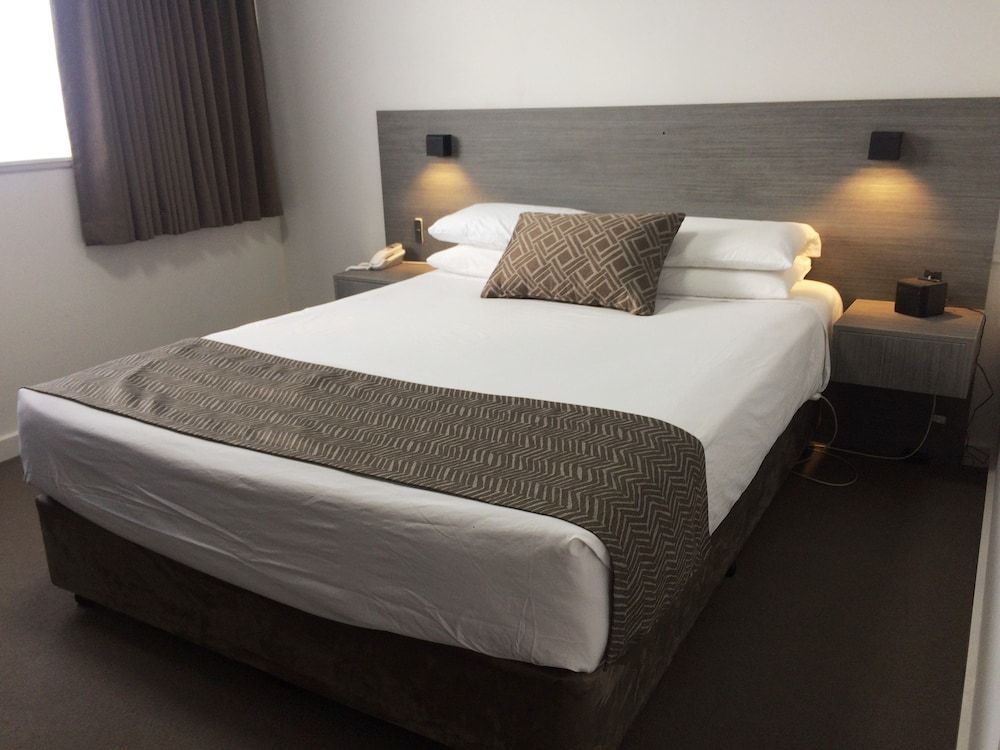 The Bridge Motel Queen