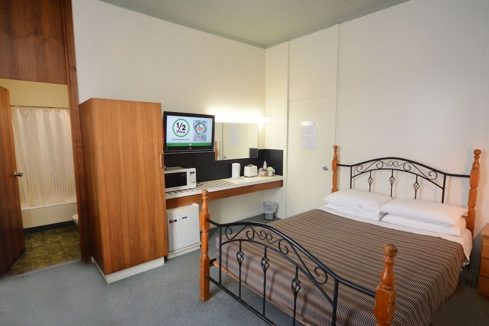 The Bridge Economy Double Room, 1 Double Bed, Ensuite (1st Floor) 2