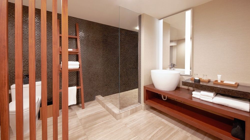 NOBU Las Vegas – A Caesars Rewards Destination Nobu Deluxe Room, 1 King Bed 2