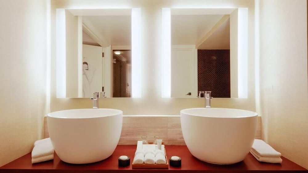 undefined Nobu Hotel at Caesars Palace 10