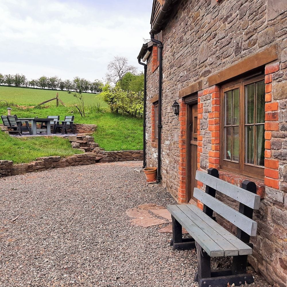 1 Double Bedrooms Cottage