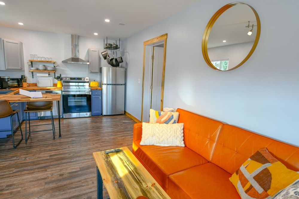 The Darmont Hotel and Suites