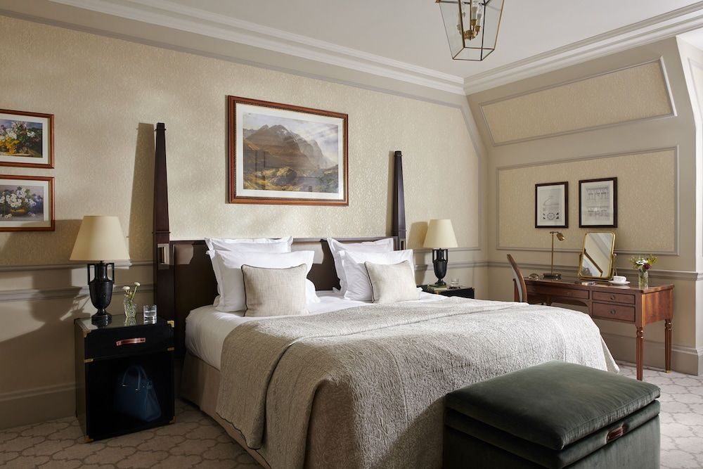 Room (Country)