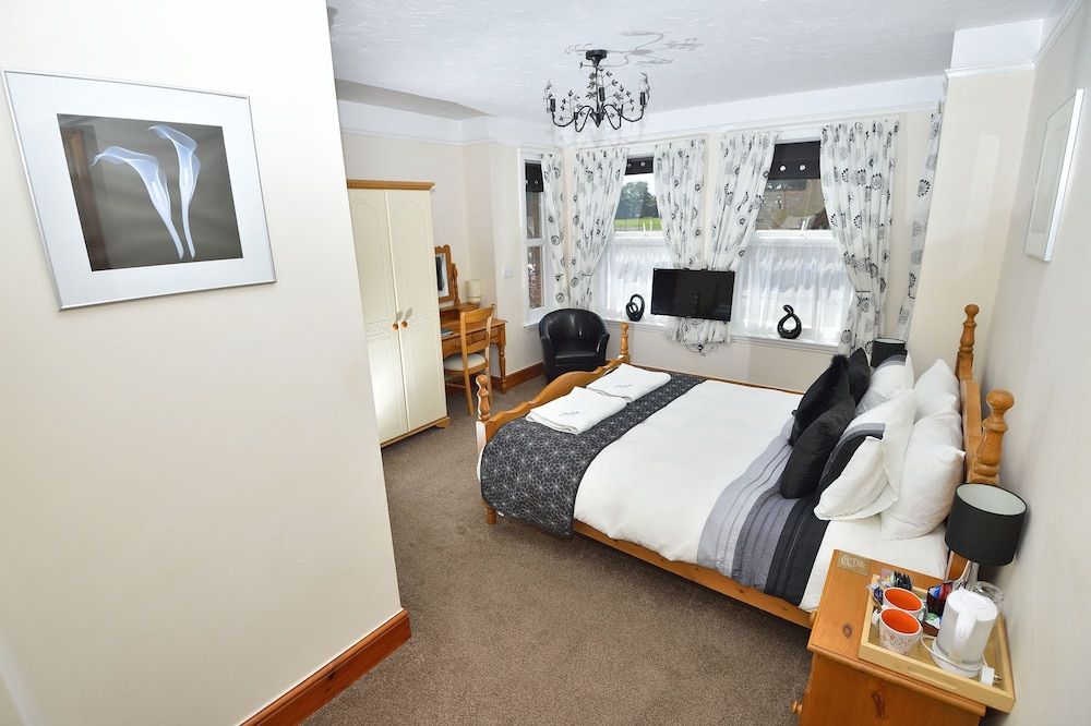 Double Room, Ensuite (Kingsize bed with Ensuite shower)