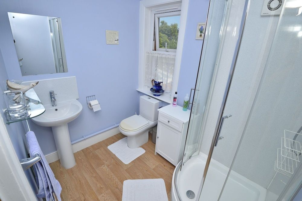 Single Room, Shared Bathroom