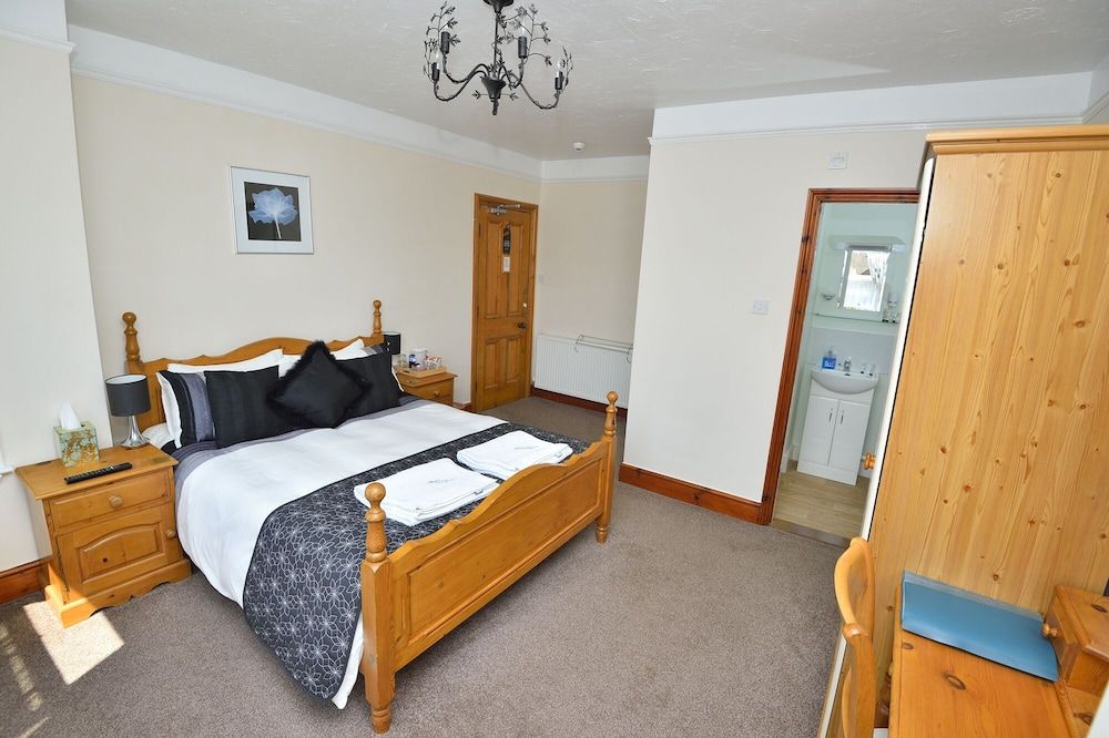 Double Room, Ensuite (Kingsize bed with Ensuite shower)