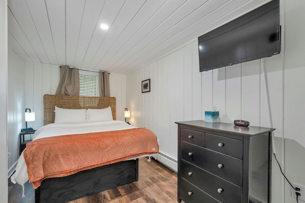 Economy Suite