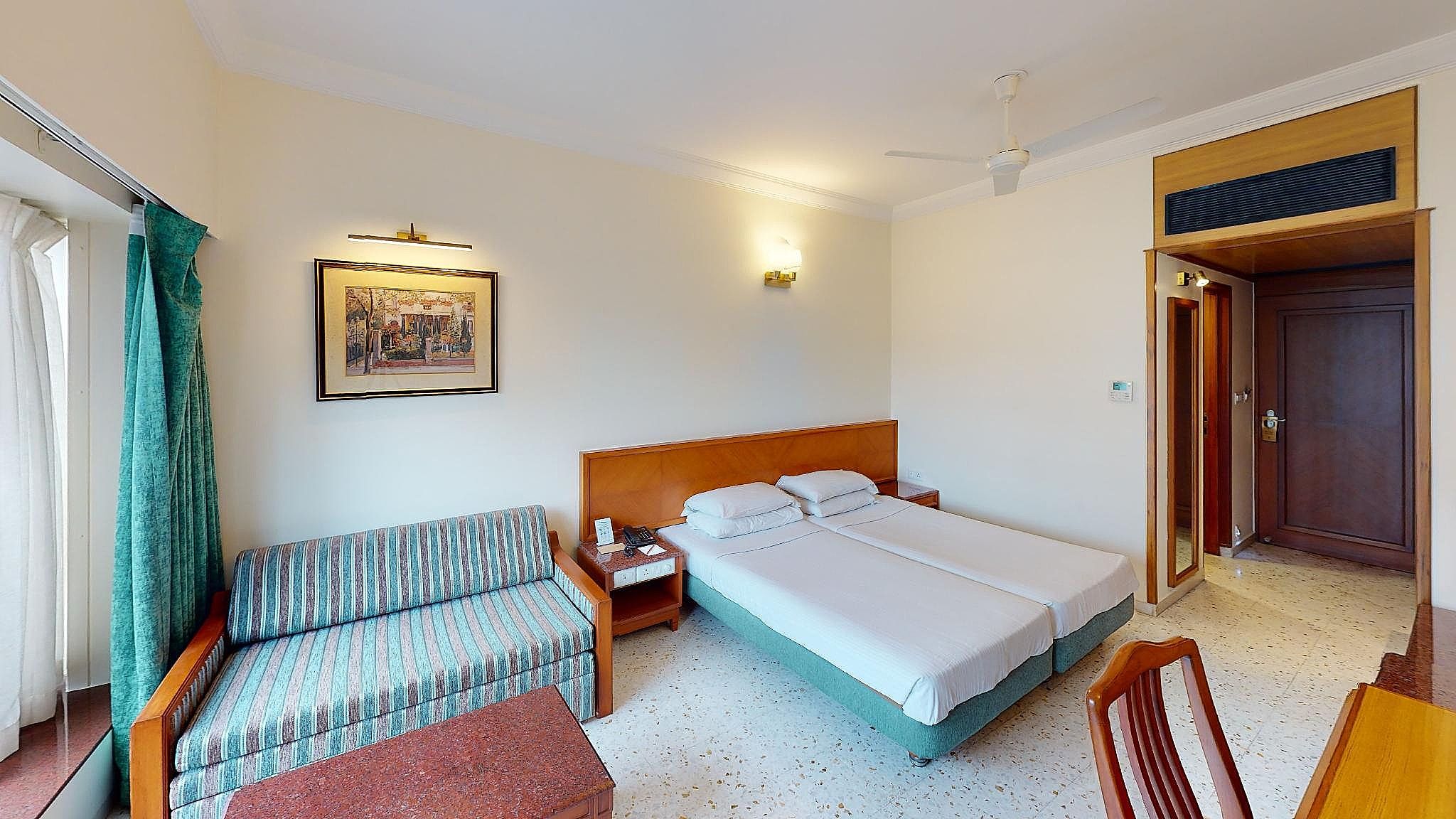 The Oakwood Superior Room 7