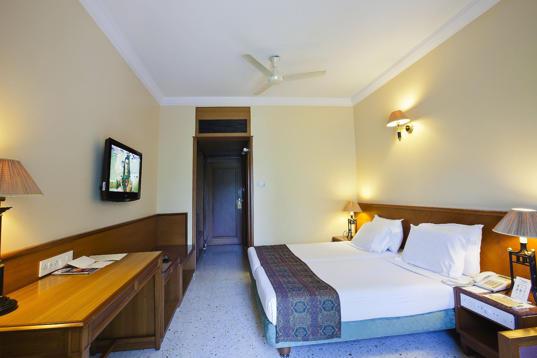 The Oakwood Superior Room 4