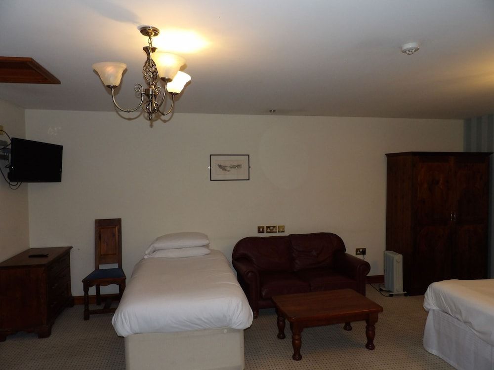 The Bull Hotel Standard Apartment, Ensuite, Courtyard View 4