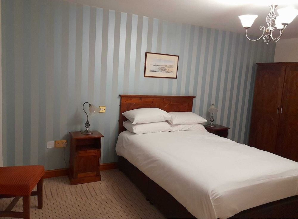 The Bull Hotel Superior Double Room, Ensuite, Courtyard View 2