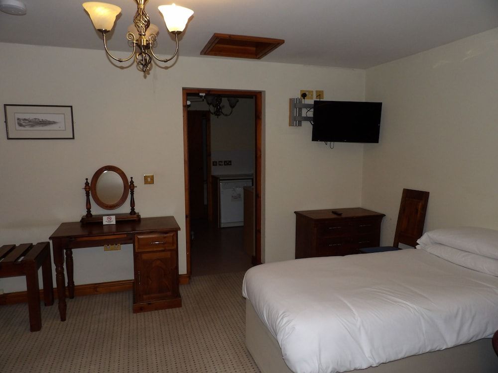 The Bull Hotel Standard Apartment, Ensuite, Courtyard View 3