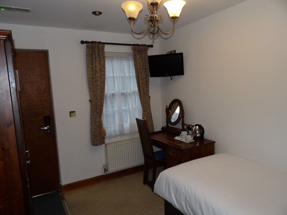 Superior Single Room, Ensuite, Courtyard View