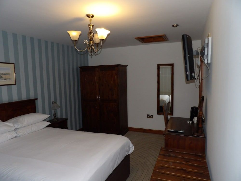 The Bull Hotel Superior Double Room, Ensuite, Courtyard View