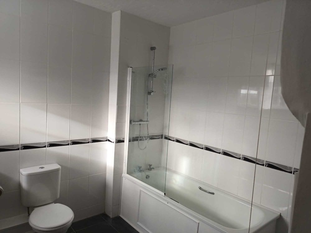 The Bull Hotel Standard Apartment, Ensuite, Courtyard View 7