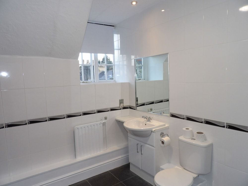 The Bull Hotel Standard Suite, Ensuite 3