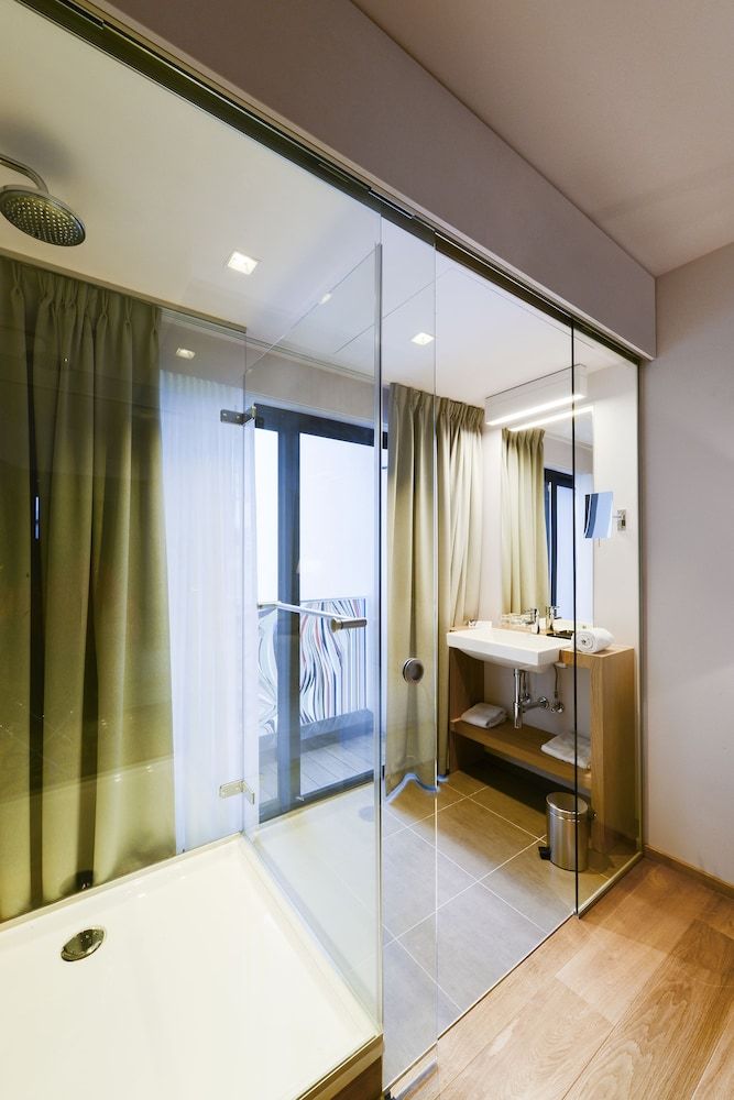 The Royal Snail Standard Room (Pool side) 7