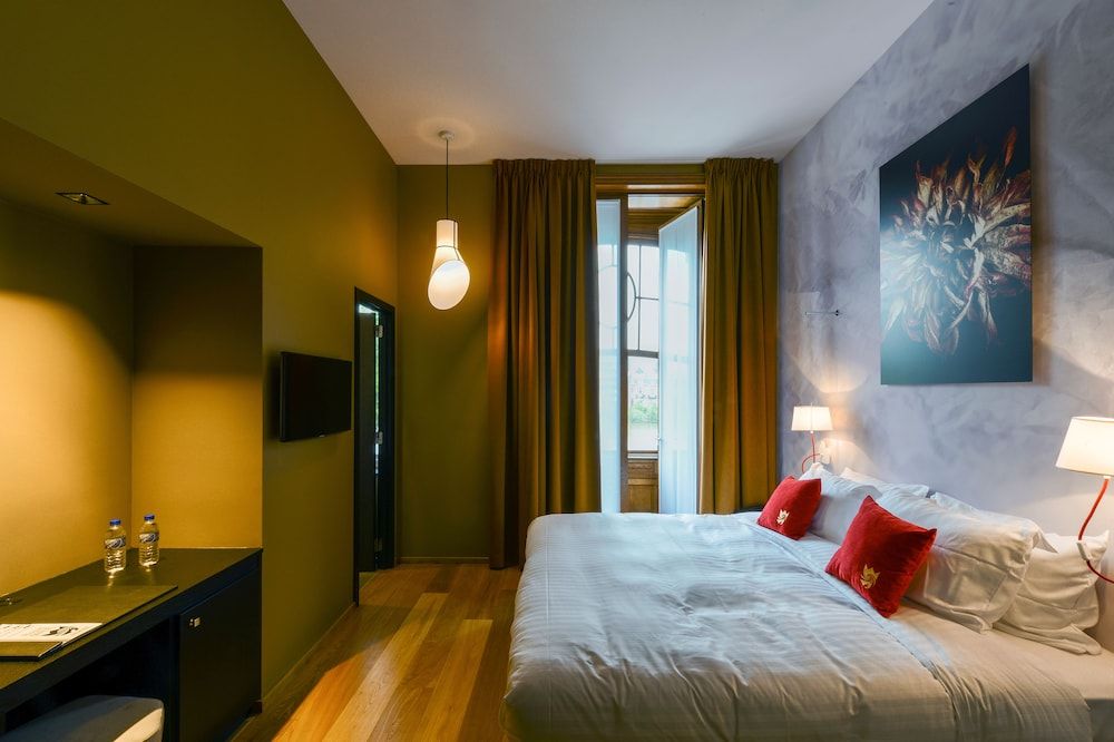 The Royal Snail Deluxe Room (River side) 5