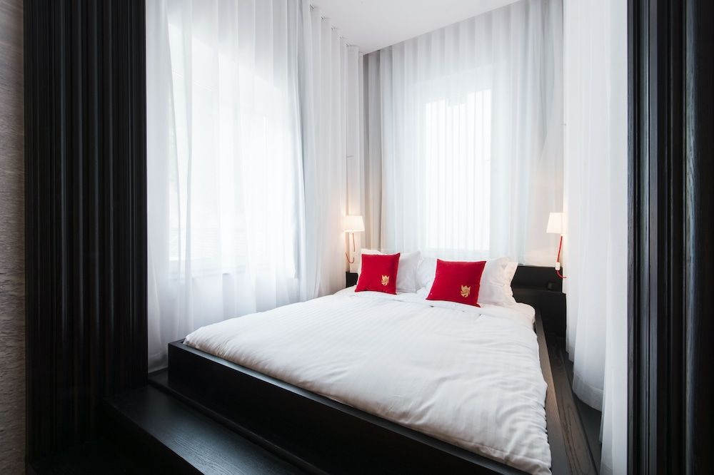 The Royal Snail Deluxe Room (Pool side) 6