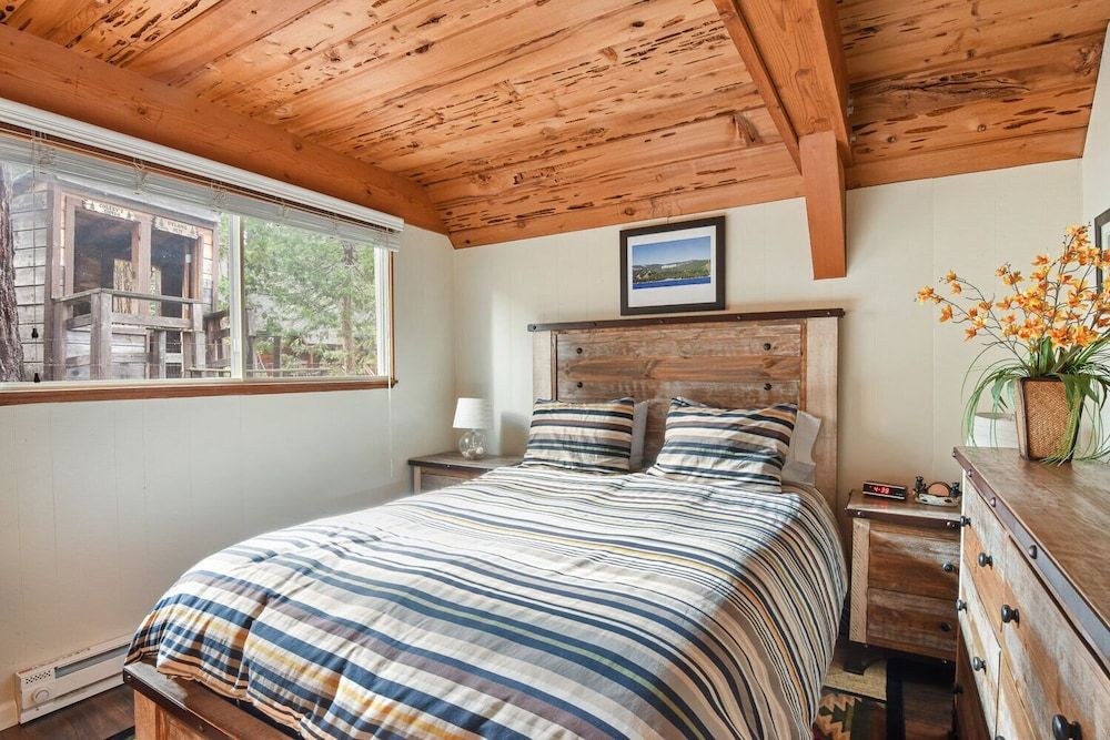 House, Multiple Beds, Patio, Mountain View (West Shore Haven)