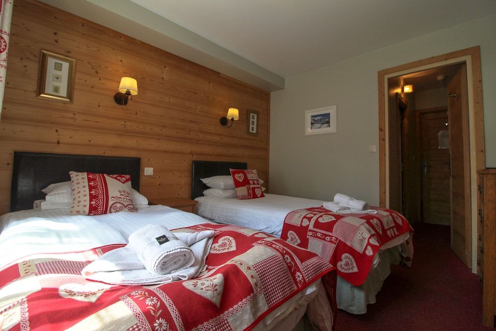 Twin Room, Bathtub