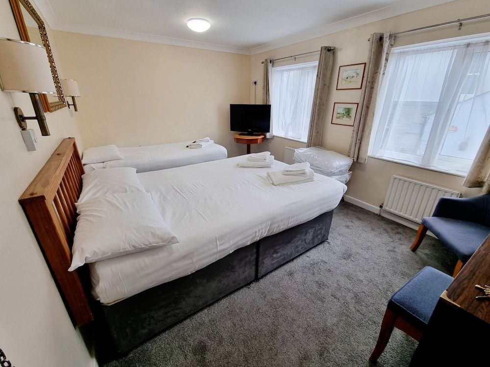 The Sportsmans Inn Limited Triple Room, Private Bathroom (Economy Room)
