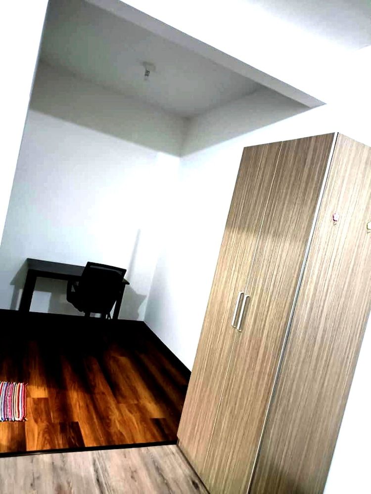 Single Room, Private Bathroom