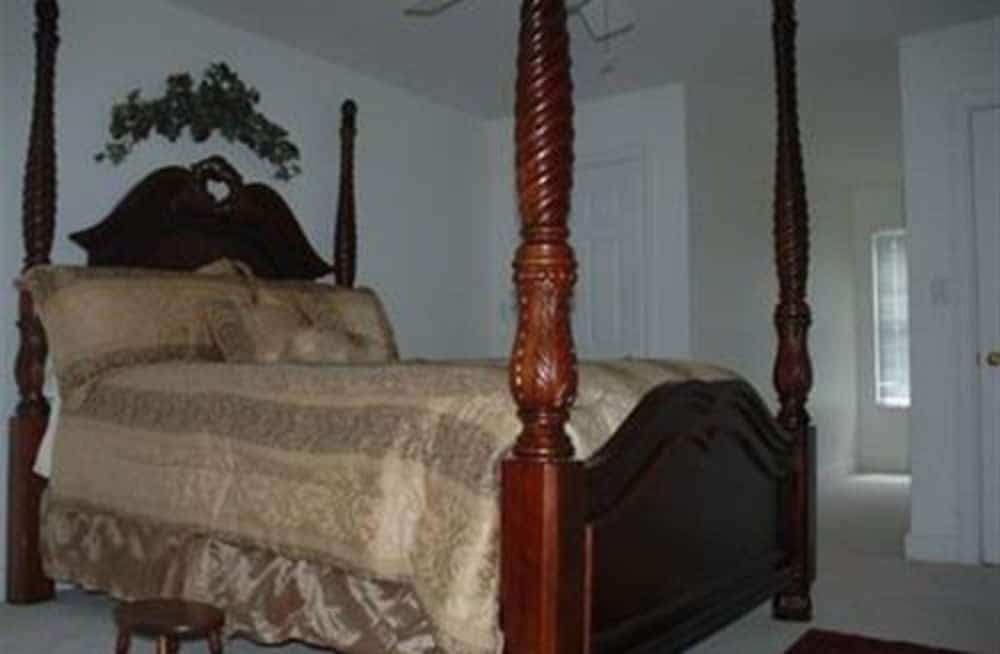 Davis Mountains Inn Standard Double Room, 1 Queen Bed, Shared Bathroom (Blue Mountain (shared bat) 3