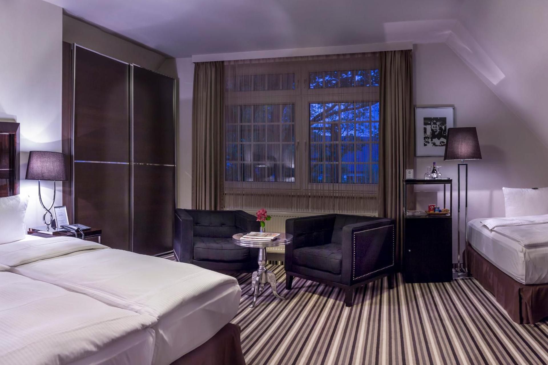 Family Room (2 Adults + 1 Child)