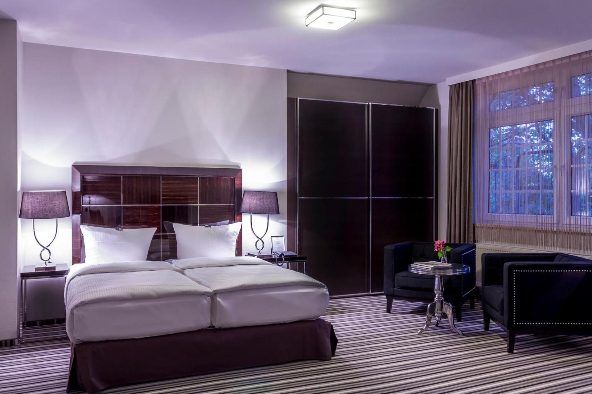 Family Room (2 Adults + 1 Child)