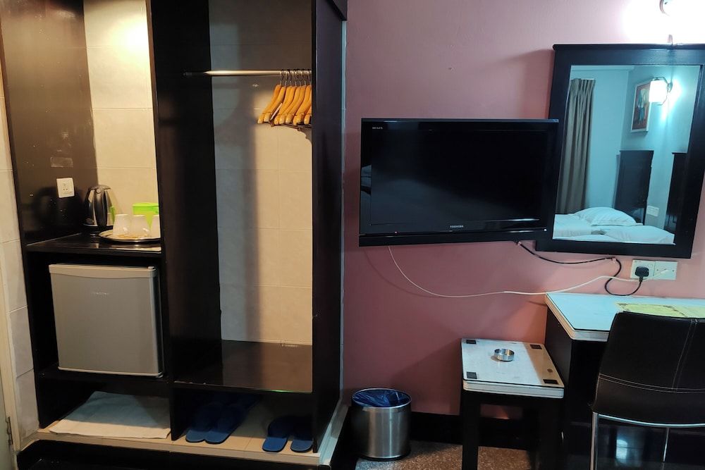 Hotel Sri Puchong Triple Room 8