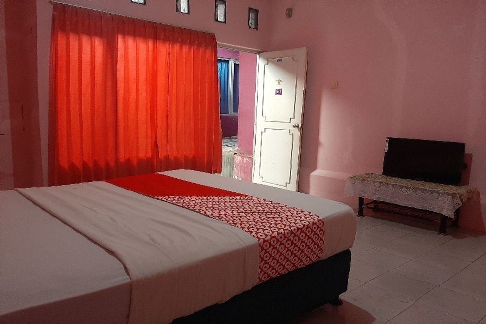 OYO 90555 Vina Pavilion Standard Double Room 2