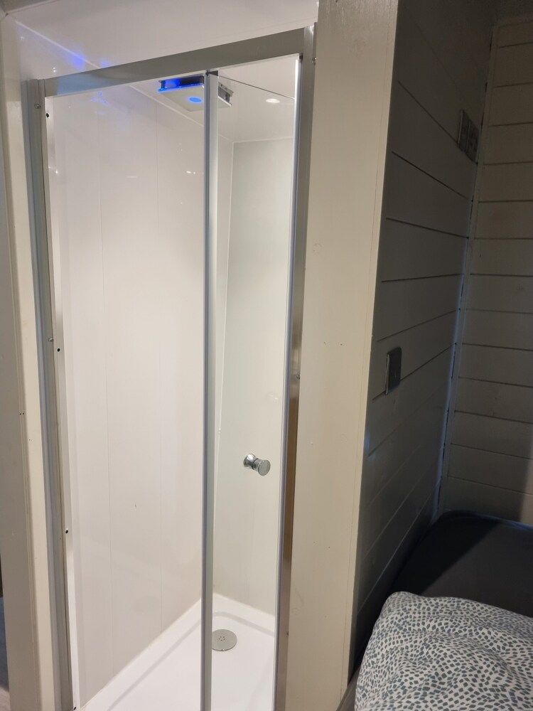 Glamping Hut - Riverview 4 Chalet 14