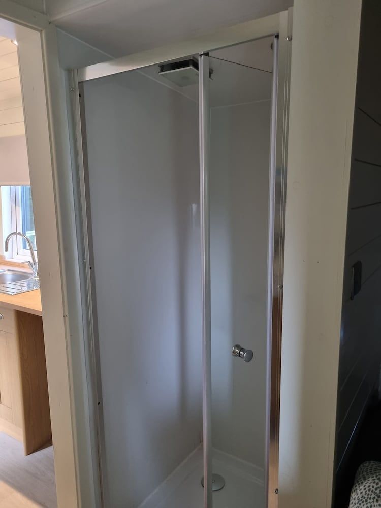 Glamping Hut - Riverview 4 Chalet 13