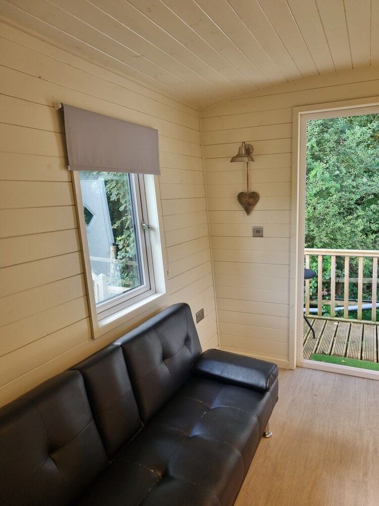 Glamping Hut - Riverview 4 Chalet 9