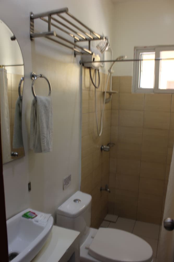 Blue Lagoon Inn & Suites Deluxe Villa, Pool View 5